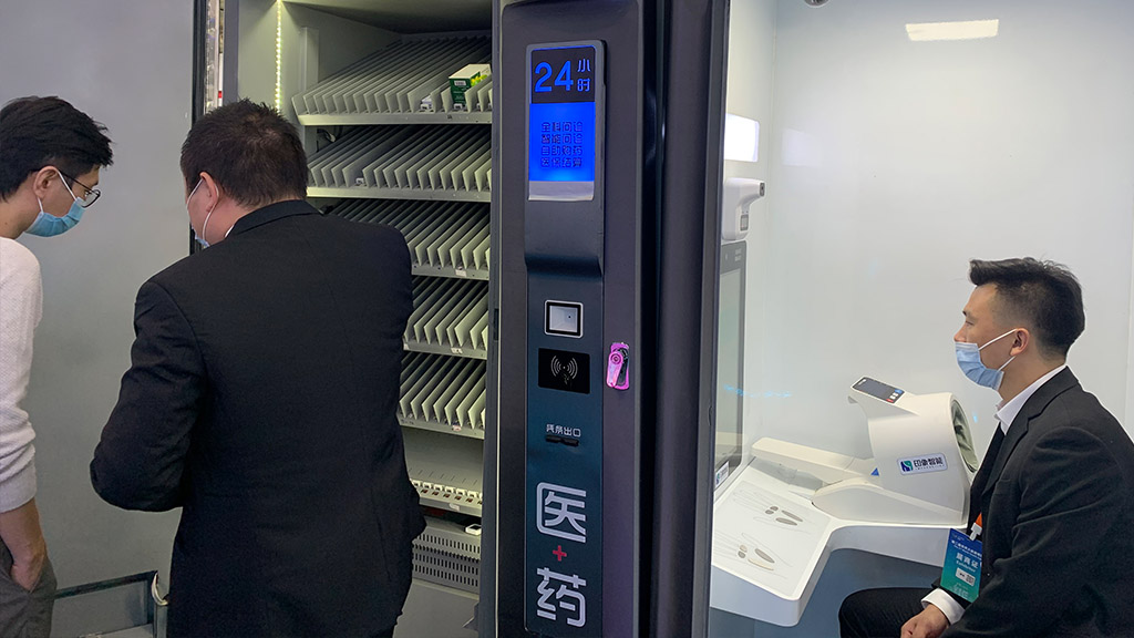 Automatic pill dispenser